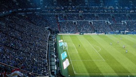 bet365-跨界狂潮！哈登巅峰对决引爆全场，穆古鲁扎70分钟鏖战拜仁，胜负尽在毫厘之间